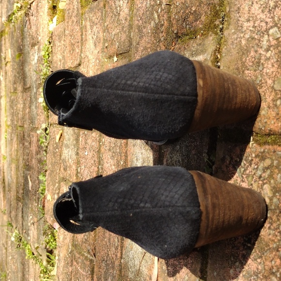 🦋🏵️🦋Free People Suede Booties - Picture 6 of 12